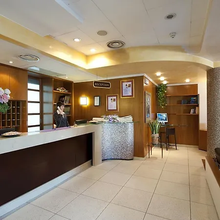 Castagna Palace & Restaurant 3* モンテッキオ・マッジョーレ