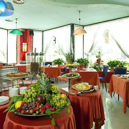 酒店 Castagna Palace & Restaurant 3*