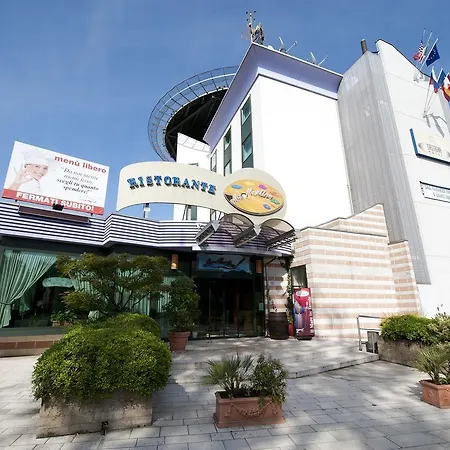 Castagna Palace & Restaurant モンテッキオ・マッジョーレ