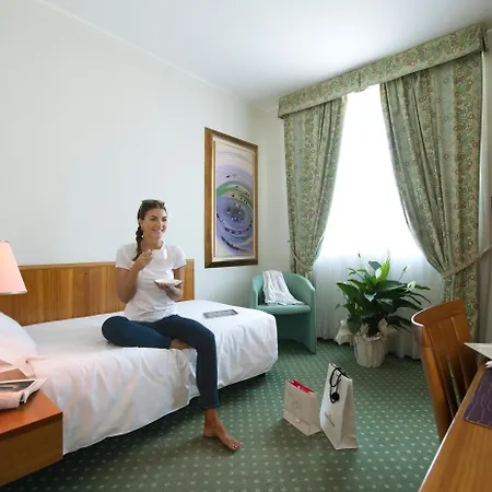 Castagna Palace & Restaurant モンテッキオ・マッジョーレ