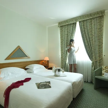 Castagna Palace & Restaurant 호텔 3*