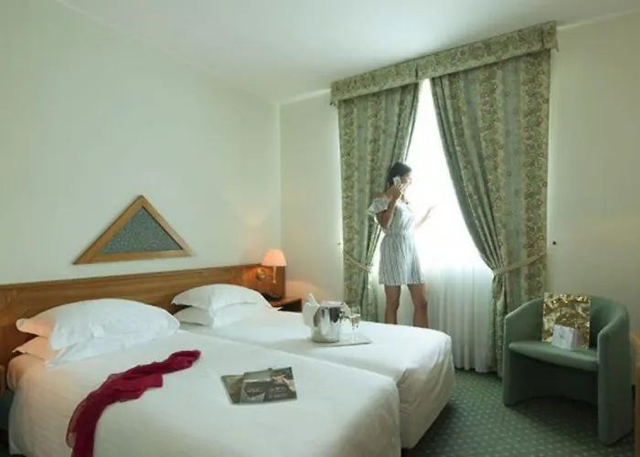 Castagna Palace & Restaurant فندق مونتيكيو ماجوري