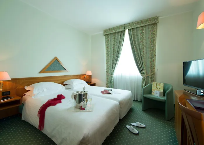 Castagna Palace & Restaurant فندق مونتيكيو ماجوري