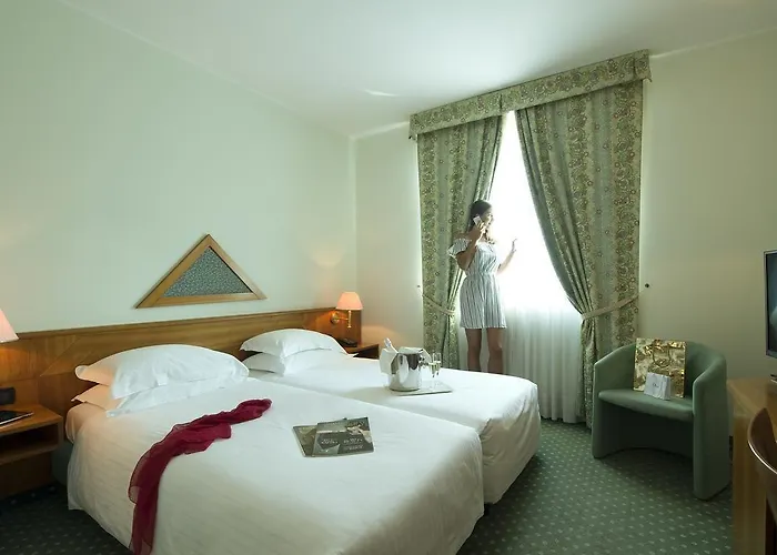 Castagna Palace & Restaurant 3* مونتيكيو ماجوري