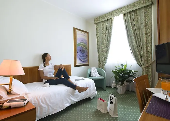 Castagna Palace & Restaurant 3* مونتيكيو ماجوري