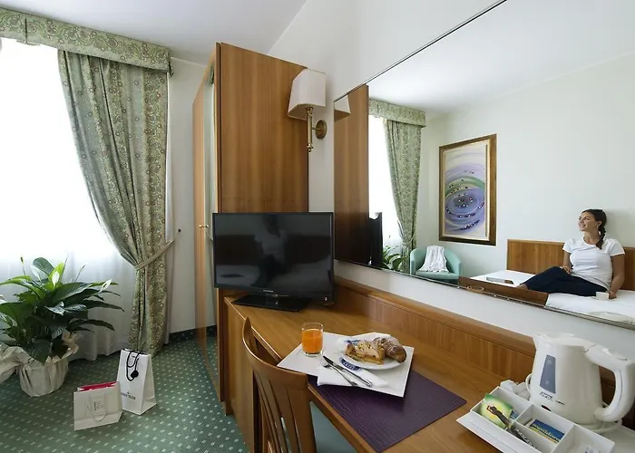 Castagna Palace & Restaurant مونتيكيو ماجوري