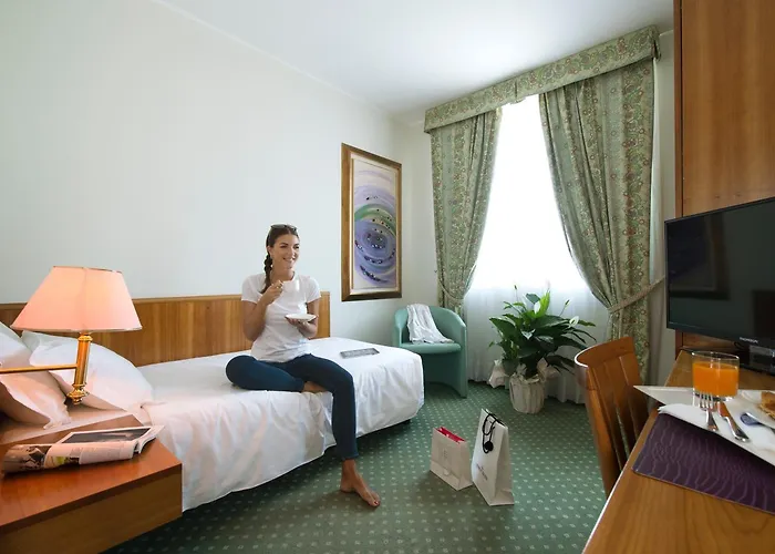 Castagna Palace & Restaurant مونتيكيو ماجوري