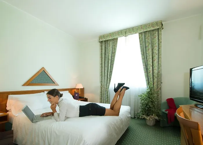 فندق Castagna Palace & Restaurant مونتيكيو ماجوري