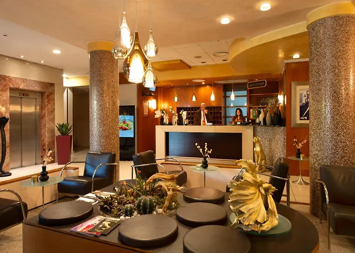 Castagna Palace & Restaurant مونتيكيو ماجوري