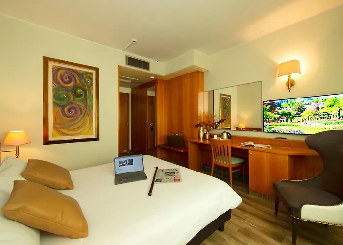 Castagna Palace & Restaurant 3* مونتيكيو ماجوري