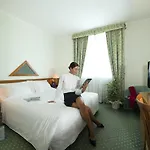 Castagna Palace & Restaurant مونتيكيو ماجوري