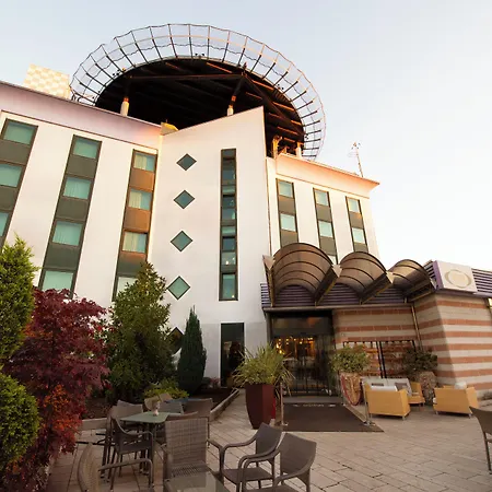 Castagna Palace & Restaurant مونتيكيو ماجوري